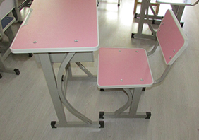 弧形桌椅（粉色桌面）